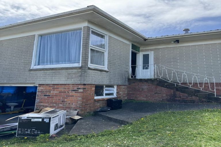 Photo of property in 17 Edgeworth Road, Glenfield, Auckland, 0629