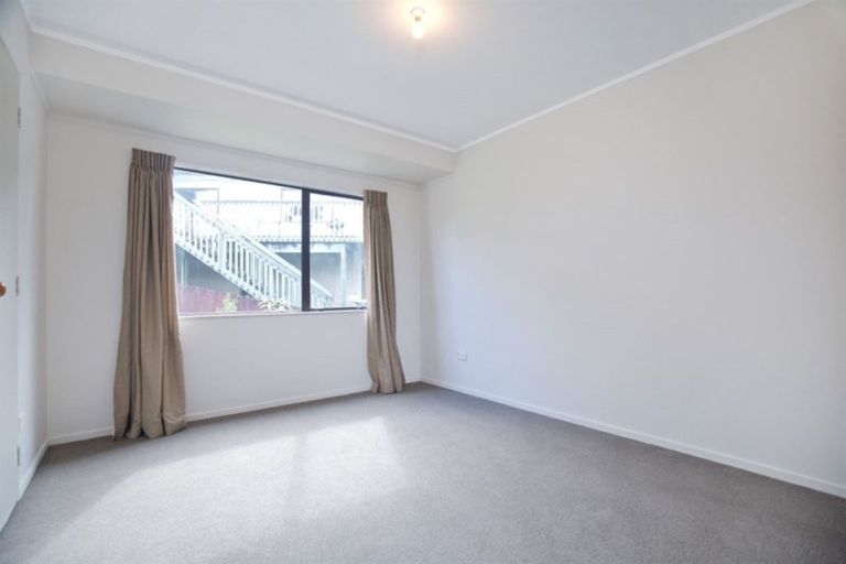 Photo of property in 10 Frosses Place, Massey, Auckland, 0614