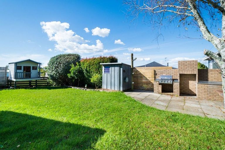 Photo of property in 21 Hepburn Road, Glendene, Auckland, 0602