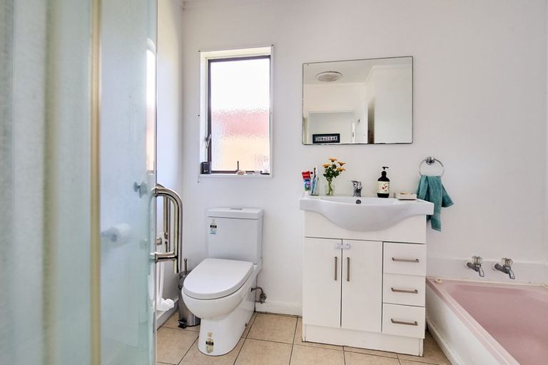 Photo of property in 1a Pearce Crescent, Taita, Lower Hutt, 5011