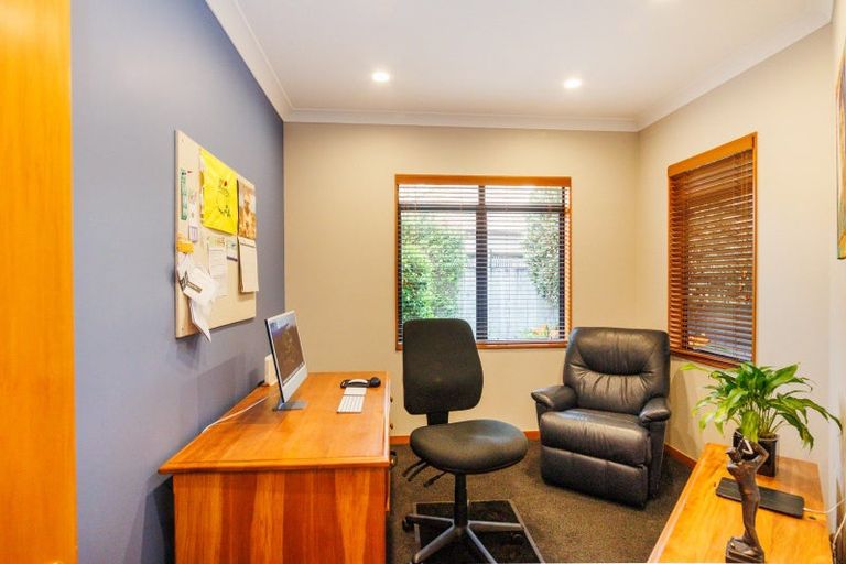 Photo of property in 3 Balmoral Drive, Terrace End, Palmerston North, 4410