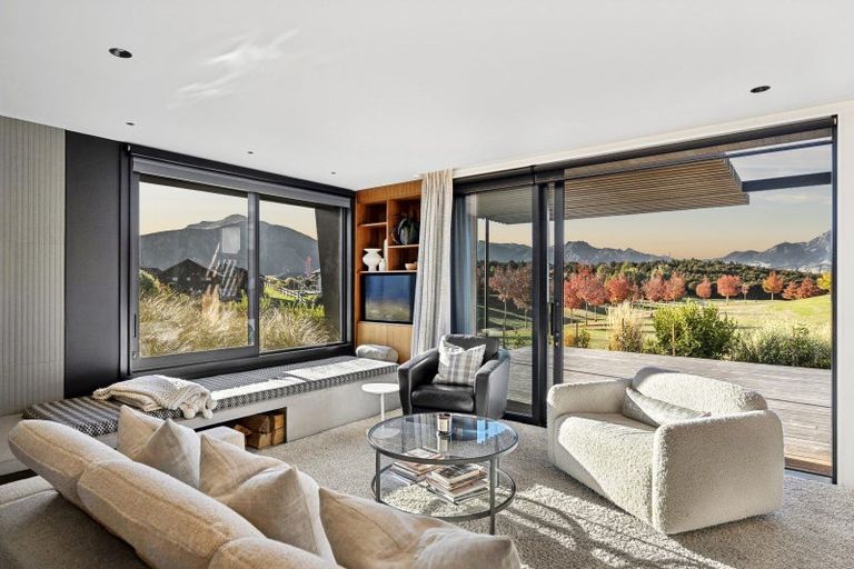 Photo of property in 5 Diamond Lane, Wanaka, 9305