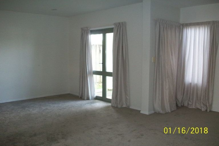 Photo of property in 1 Mt Lebanon Lane, Henderson, Auckland, 0612