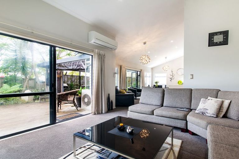 Photo of property in 17 Cinnabar Place, Westgate, Auckland, 0614