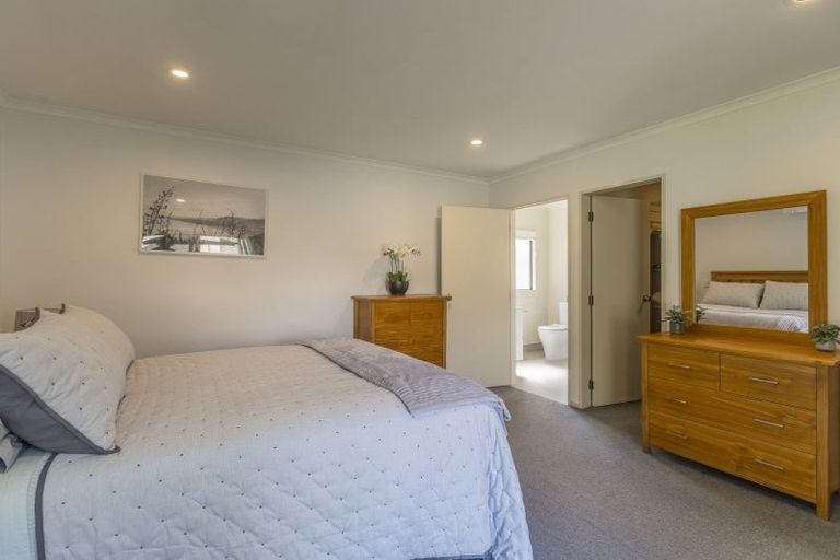 Photo of property in 94 Weggery Drive, Waikanae Beach, Waikanae, 5036