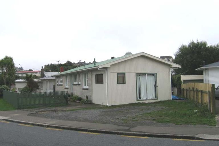 Photo of property in 5 Oswald Crescent, Paparangi, Wellington, 6037