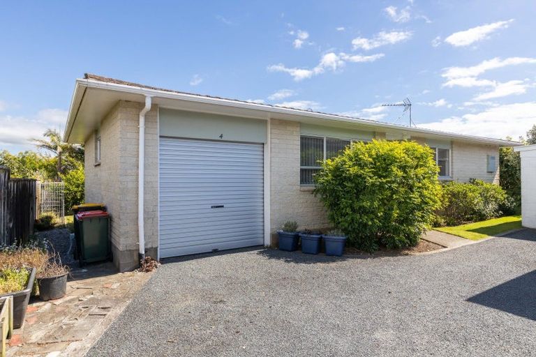 Photo of property in 4/50 Paynters Avenue, Strandon, New Plymouth, 4312