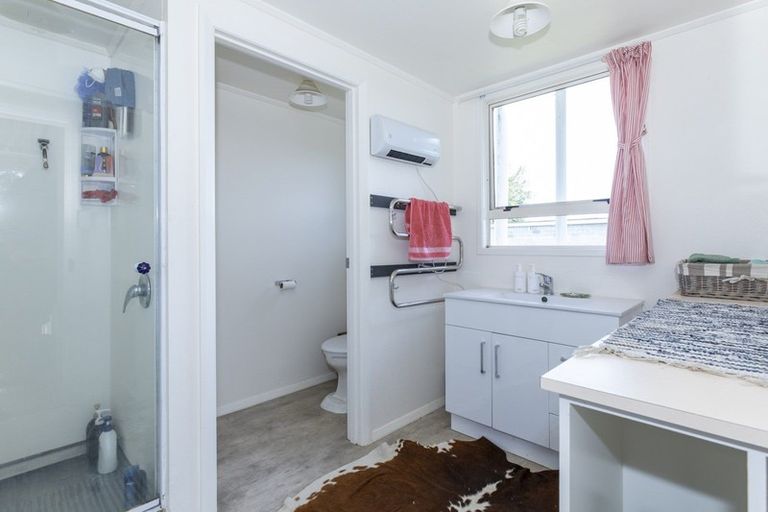 Photo of property in 429 Timaru Road, Waimate, 7978