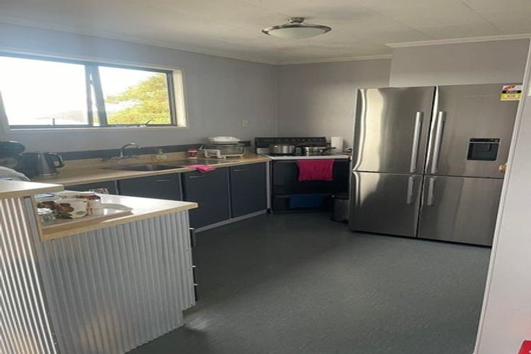 Photo of property in 136 Luckens Road, West Harbour, Auckland, 0618