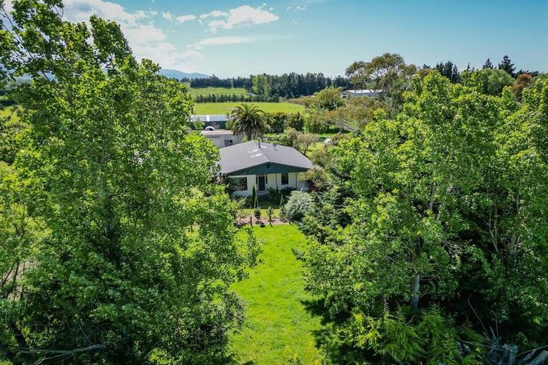 Photo of property in 72 Timaru Road, Waimate, 7924