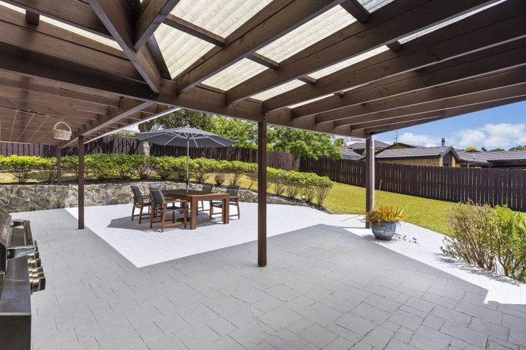 Photo of property in 33 Marina View Drive, West Harbour, Auckland, 0618