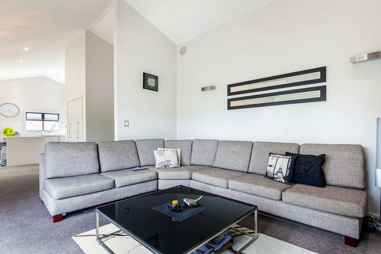 Photo of property in 17 Cinnabar Place, Westgate, Auckland, 0614