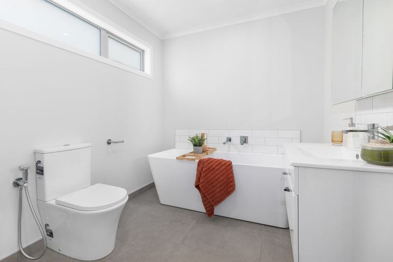 Photo of property in 60 Hokioi Drive, Kenepuru, Porirua, 5022