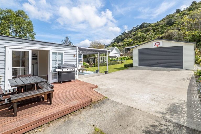 Photo of property in 25 Watt Street, Featherston, 5710