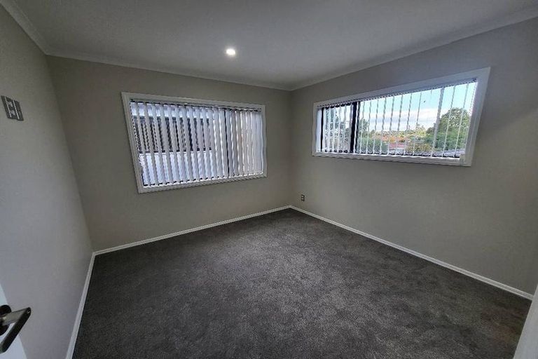 Photo of property in 4 Mirrabooka Avenue, Botany Downs, Auckland, 2010