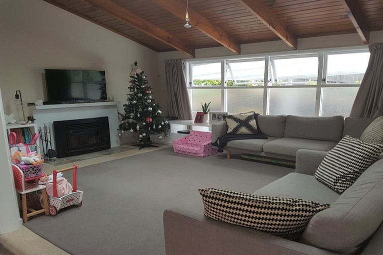 Photo of property in 8 Peter Terrace, Castor Bay, Auckland, 0620