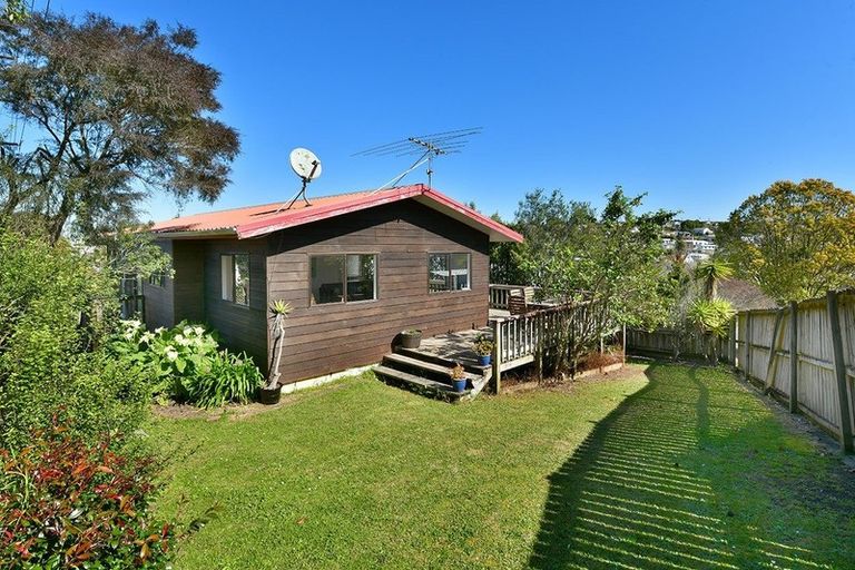 Photo of property in 2/88 Athena Drive, Totara Vale, Auckland, 0629