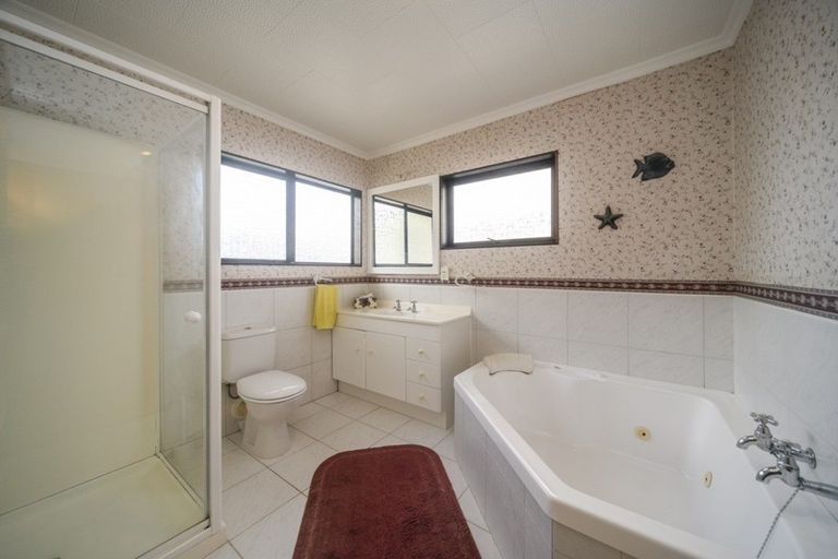 Photo of property in 16 Ashford Avenue, Hokowhitu, Palmerston North, 4410