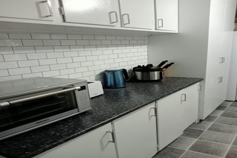 Photo of property in 11 Iredale Road, Hawera, 4610