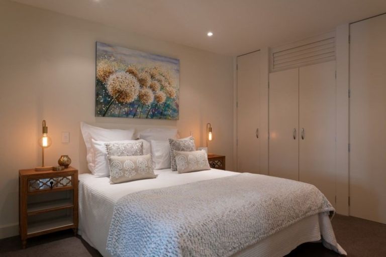 Photo of property in Shelley Bay Terraces, 5/61 Maupuia Road, Maupuia, Wellington, 6022