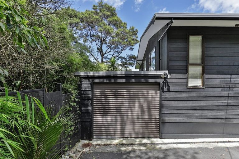 Photo of property in 37 York Road, Titirangi, Auckland, 0604