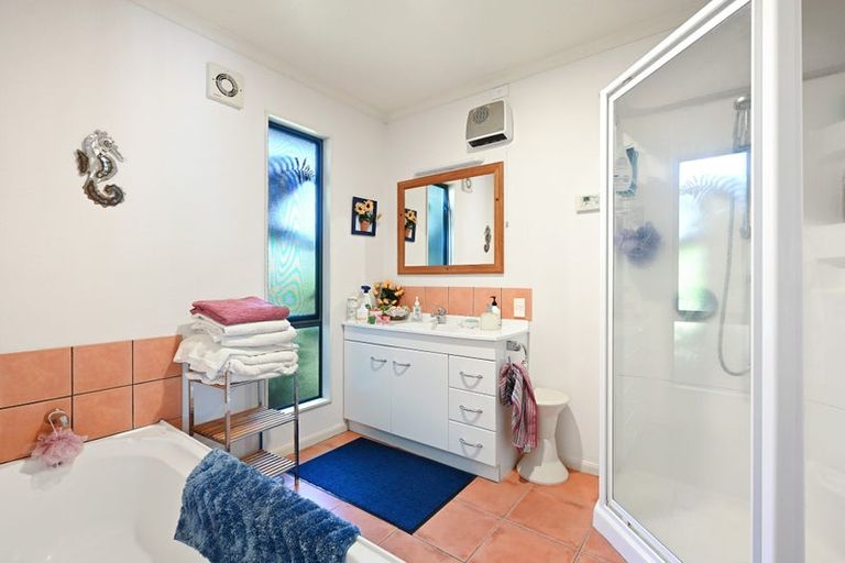 Photo of property in 16 Cate Road, Rototuna, Hamilton, 3210