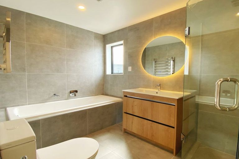 Photo of property in 37a Forrest Hill Road, Milford, Auckland, 0620