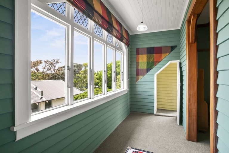 Photo of property in 33 Cameron Street, New Plymouth, 4310