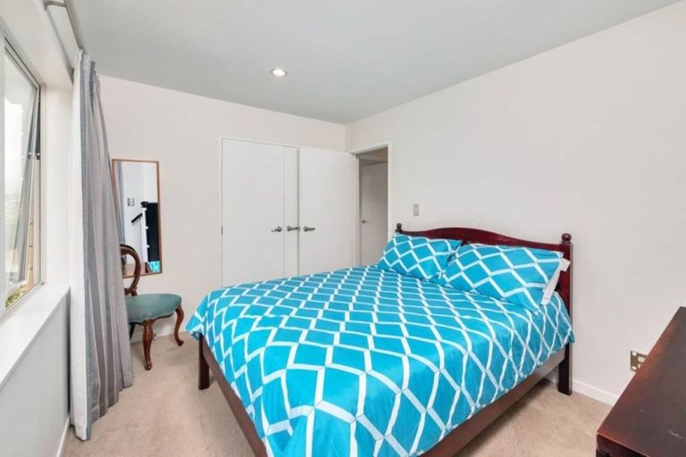 Photo of property in 47 Sohlue Place, Oteha, Auckland, 0632