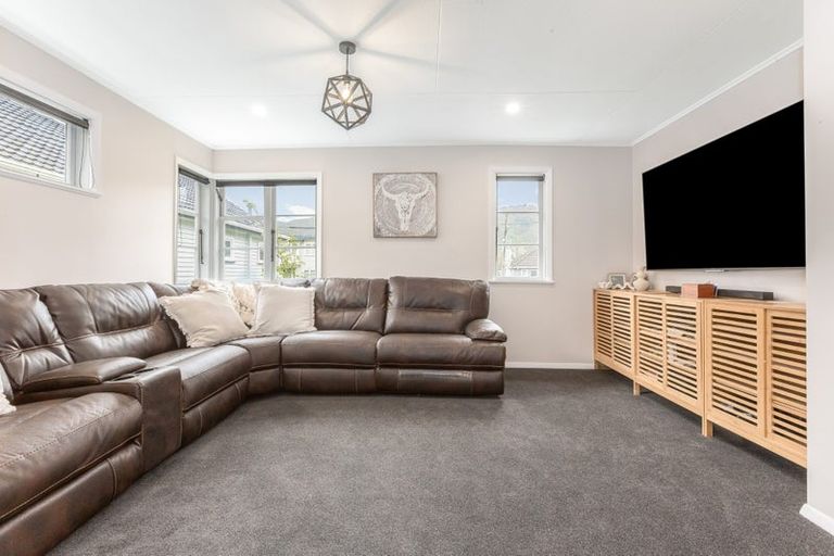 Photo of property in 18 Dover Road, Wainuiomata, Lower Hutt, 5014