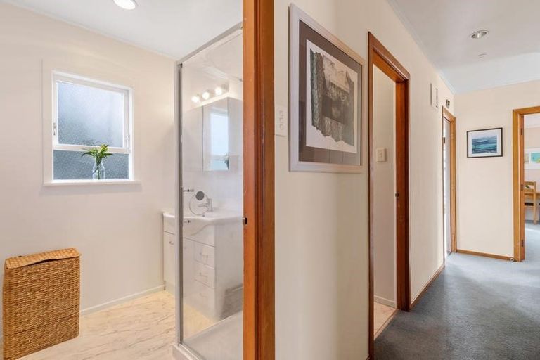 Photo of property in 41 Stottholm Road, Titirangi, Auckland, 0604