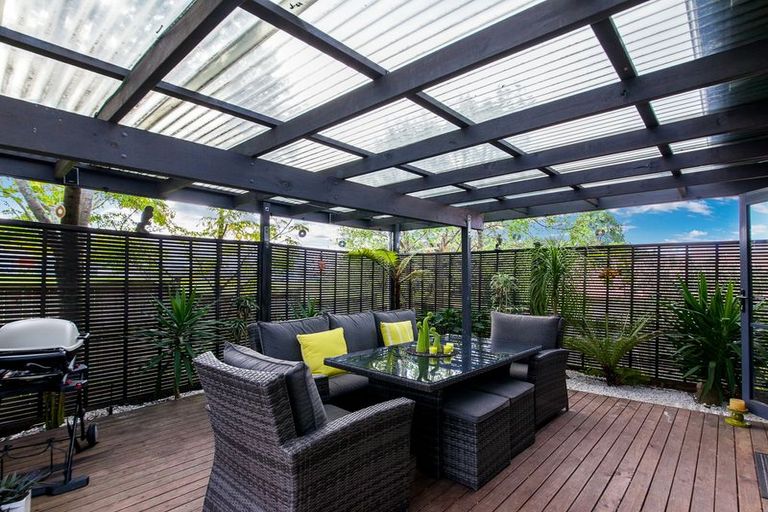 Photo of property in 17 Cinnabar Place, Westgate, Auckland, 0614