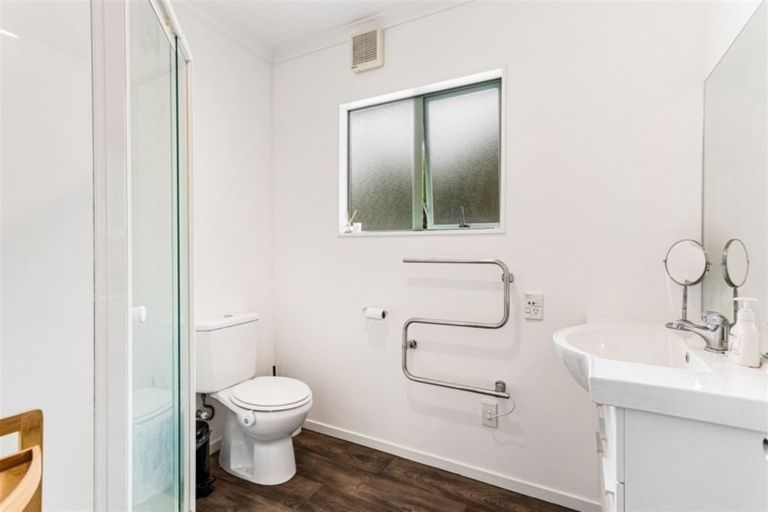 Photo of property in 2/22a Tomo Street, New Lynn, Auckland, 0600