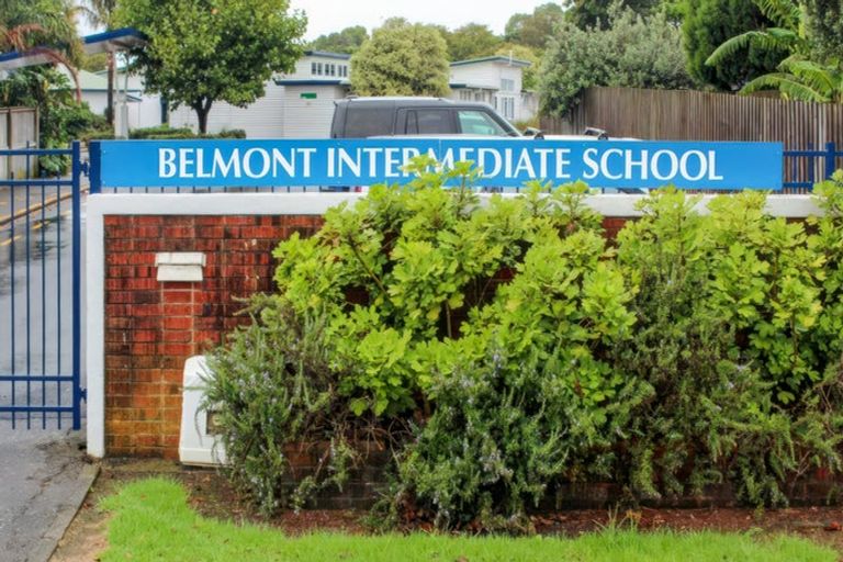 Photo of property in 1/9 Corrella Road, Belmont, Auckland, 0622