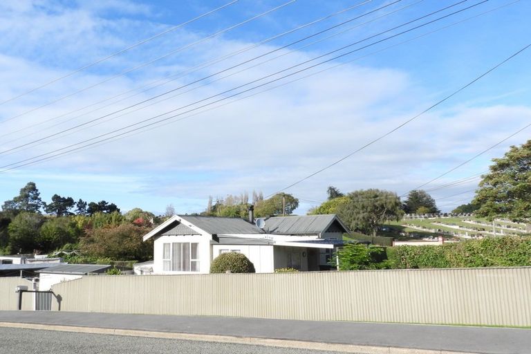 Photo of property in 60 Perth Street, South Hill, Oamaru, 9400