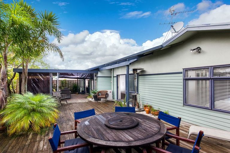 Photo of property in 17 Cinnabar Place, Westgate, Auckland, 0614