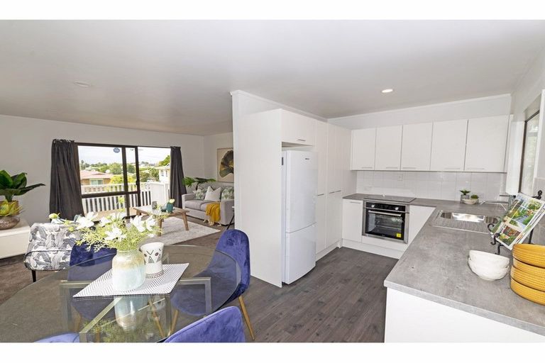 Photo of property in 1/111 Lincoln Park Avenue, Massey, Auckland, 0614