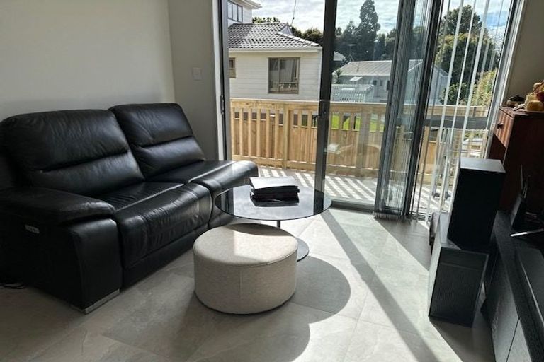 Photo of property in 7/11 Celeste Place, Totara Vale, Auckland, 0627