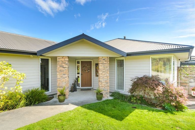 Photo of property in 71 Polson Hill Drive, Aokautere, Palmerston North, 4471
