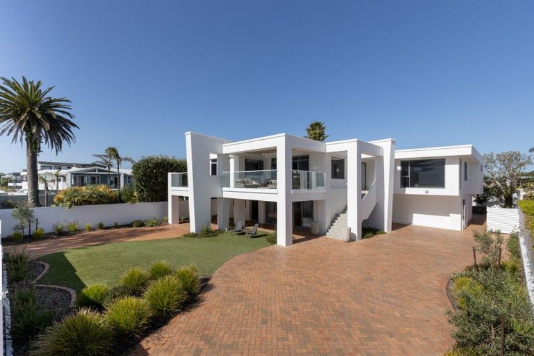 Photo of property in 94 Marine Parade, Mount Maunganui, 3116
