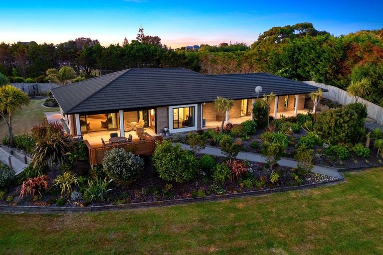 Photo of property in 34 Titoki Road, Waikanae Beach, Waikanae, 5036
