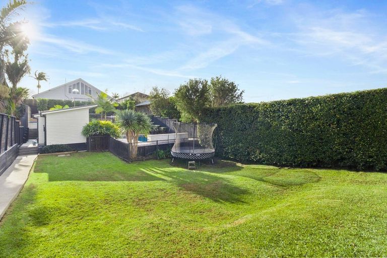 Photo of property in 22 Seacombe Road, Point Chevalier, Auckland, 1022