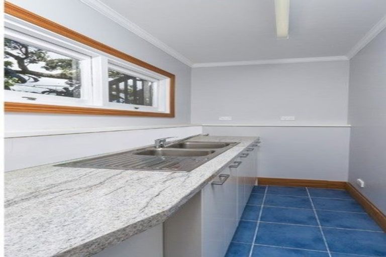 Photo of property in 24 Howard Road, Northcote, Auckland, 0627