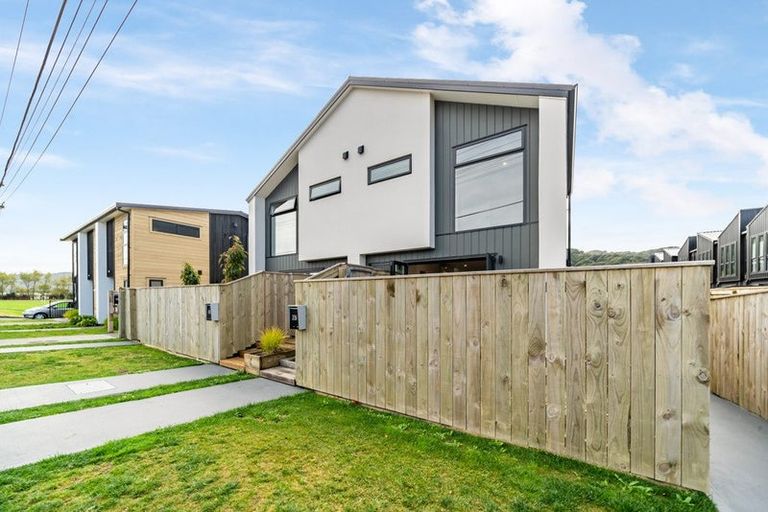 Photo of property in 2/26 Fitzherbert Road, Wainuiomata, Lower Hutt, 5014