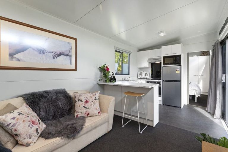 Photo of property in 3 Iris Place, Clendon Park, Auckland, 2103