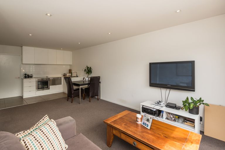 Photo of property in 9/20 North Avon Road, Richmond, Christchurch, 8013