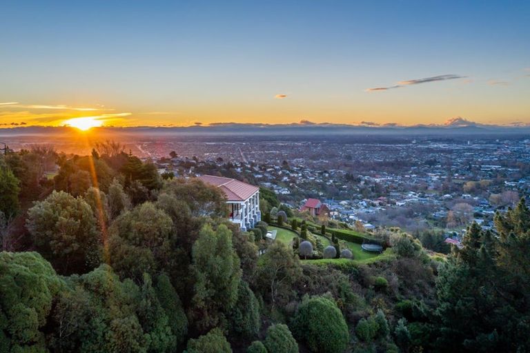 Photo of property in 80 Longhurst Terrace, Cashmere, Christchurch, 8022