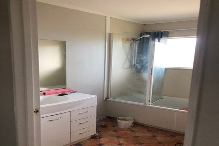 Photo of property in 1/59 Archibald Road, Kelston, Auckland, 0602