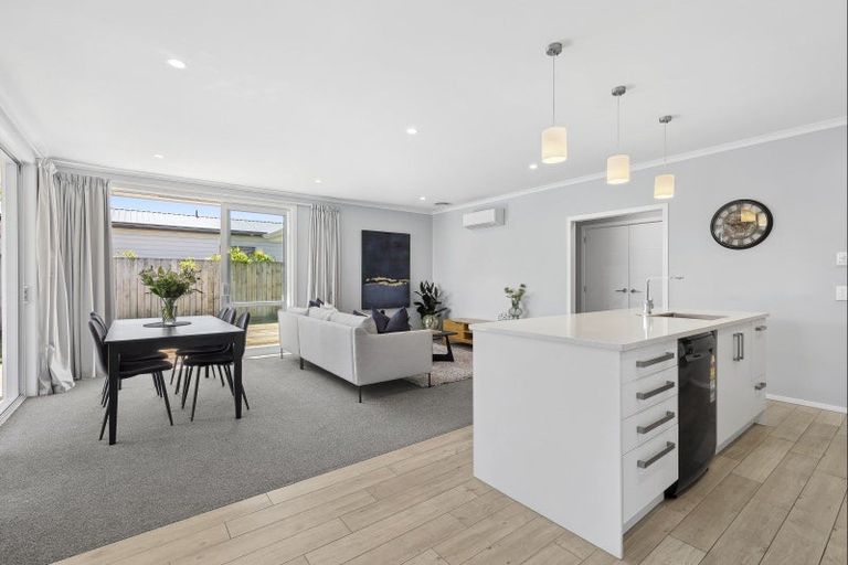 Photo of property in 22 Clare Street, Cambridge, 3434