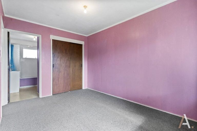 Photo of property in 2/70 Cliff View Drive, Green Bay, Auckland, 0604